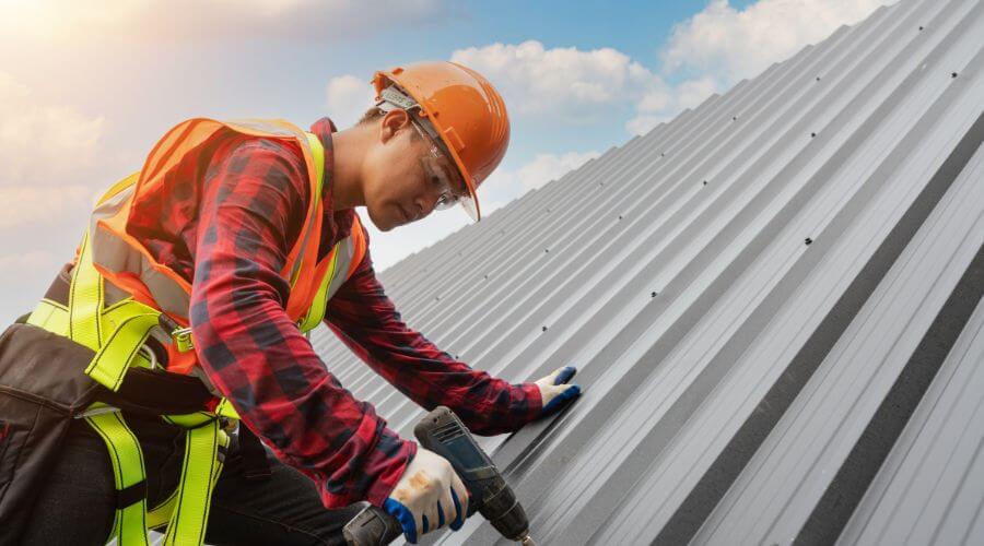 Professional gutter cleaning in Weston, MO
